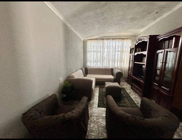 4 BEDROOM HOUSE FOR SALE IN CROWN GARDENS